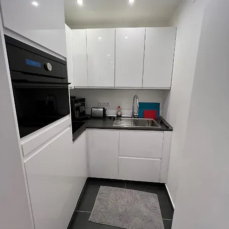 Lovely Close To The Heart Of Apartment *